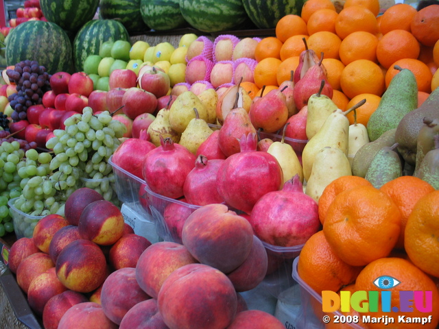 28181 Fresh fruit at Kiev market